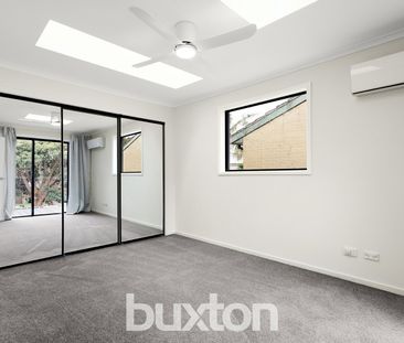 Light & Bright - Comfortable Living in a Peaceful Pocket. Water usa... - Photo 1