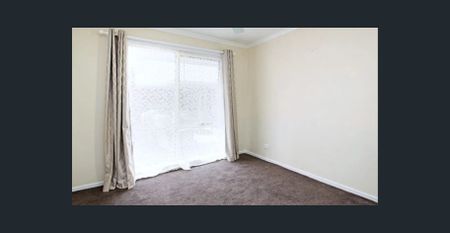 8 Bedroom 8 BATHROOM Rooming house - Photo 2