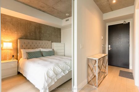 224 King Street W #3302 - Photo 3