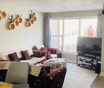 For Lease - 82 A Corby Crescent, Brampton, Ontario - Photo 6