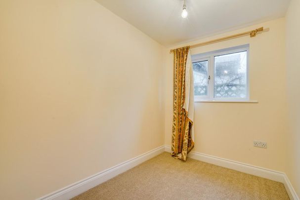 1 bedroom ground floor flat to rent - Photo 1