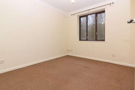 Walnut Tree - Bedroom Ground Floor Maisonette, MK7 - Photo 2