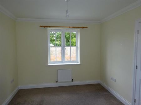4 bedroom link detached house to rent - Photo 5