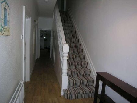Bedroom House In Charminster, BH8 - Photo 4