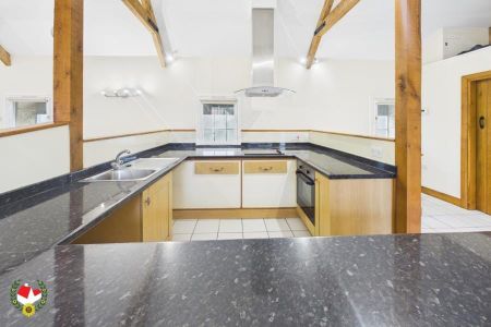 Brookthorpe, Gloucester - Photo 2