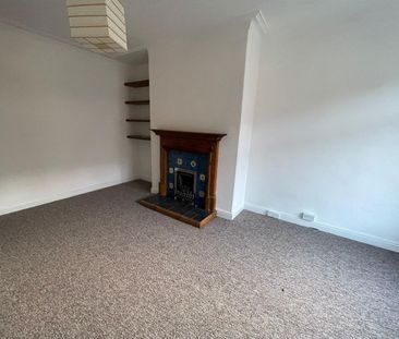 Cross Flatts Parade, Leeds - Photo 3