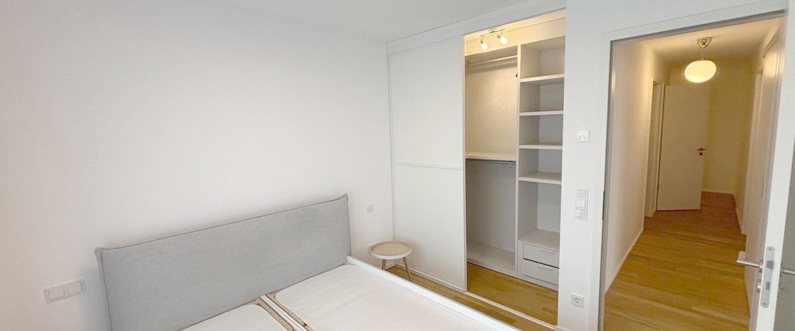 Trier: Stilvoll möblierte 2-Zimmer-Wohnung mit offenem Wohn- und Essbereich - Photo 1