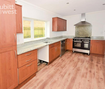 4 bedroom detached house to rent - Photo 3