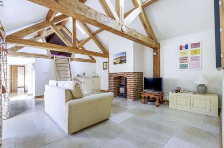 Well presented barn conversion with flexible accommodation and detached Annex - Photo 2
