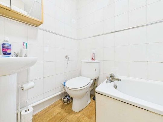 St Georges Road, Brighton, BN2 - Photo 1