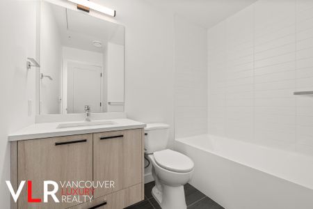 Condo in Port Moody, British Columbia - Photo 4