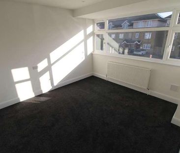 De Havilland Road, Edgware, HA8 - Photo 2