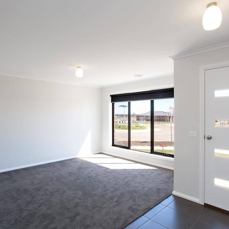 FAMILY HOME IN BALLARAT HIGH SCHOOL ZONE - Photo 1