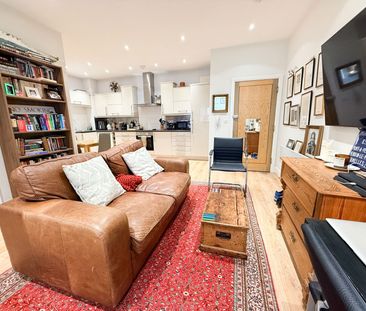 Bear Lane, Farnham, GU9 7LF - Photo 2