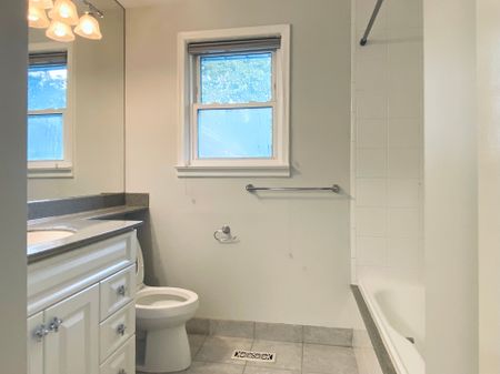 For Lease - 207 Maple Avenue Unit# Main Level, Richmond Hill, Ontario - Photo 4
