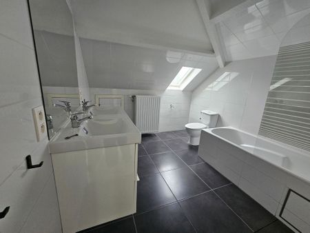 Lichtrijk duplexappartement met groot terras in centrum - Foto 4