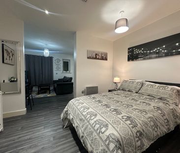 Studio Flat, Oceana Boulevard, SO14 - Photo 5