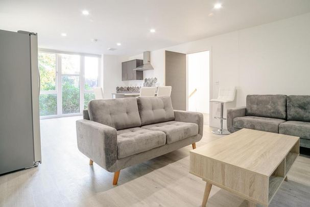 6 bedroom flat to rent - Photo 1