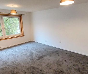 3 bedroom flat to rent - Photo 3