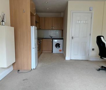 Studio to rent - Photo 1
