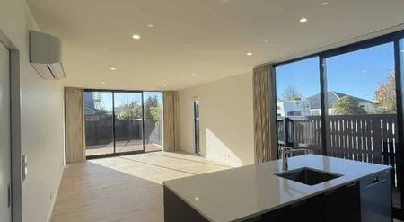 Brand New Architecturally Designed Townhouse in Prime Riccarton Location - Photo 2