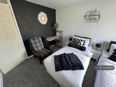 2 bedroom flat to rent - Photo 4