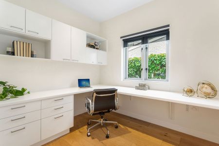 Superb Family Entertainer in Prized Locale - Photo 3