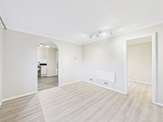 Knaves Hollow, Wooburn Moor, High Wycombe,HP10 - Photo 1