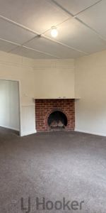Charming Two-Bedroom Home in Sought-After Kilaben Bay - Photo 3