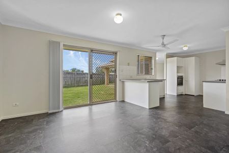 Four bedroom home with air conditioning on large block.. - Photo 2