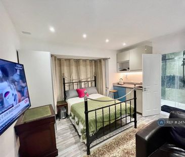 1 bedroom in a house share to rent - Photo 4