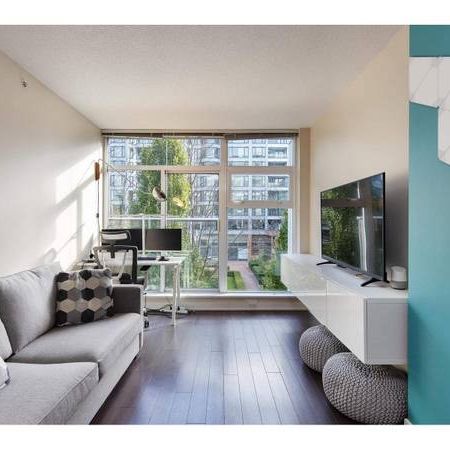 Executive Studio in the heart of Kitsilano (fully furnished) - Photo 1