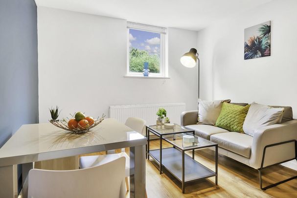 2 bedroom flat to rent - Photo 1