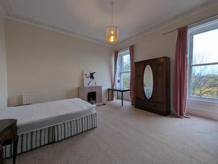 4 bedroom flat to rent - Photo 2