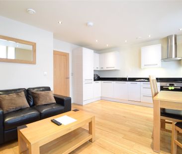 1 bedroom Flat in Cross Street, Reading - Photo 4