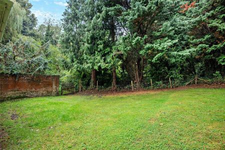 4 bedroom detached house to rent - Photo 3