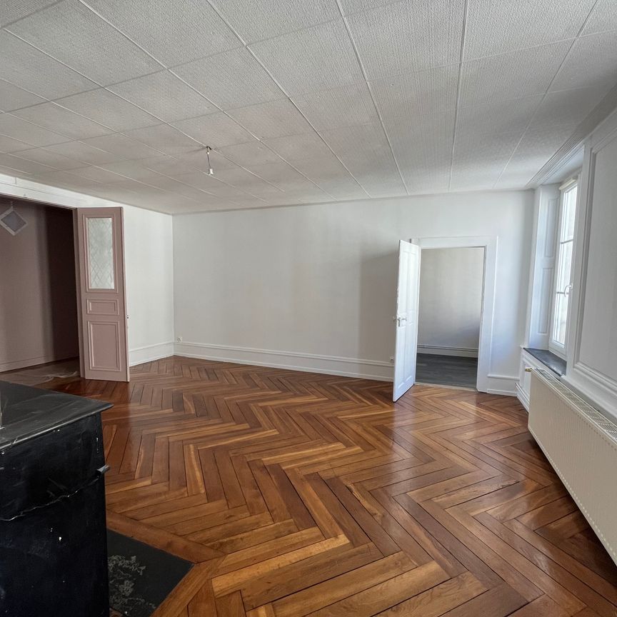 CENTRE LUNEVILLE - Appartement de 150m² ,rénové, situé au 1er étage, 3/4 chambres - Photo 1