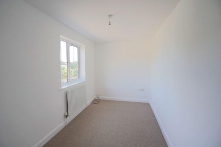 2 bedroom semi-detached house to rent - Photo 3