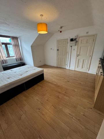 Studio to rent - Photo 2