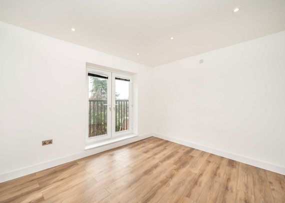 Balham High Road, SW17 7HD, London - Photo 1