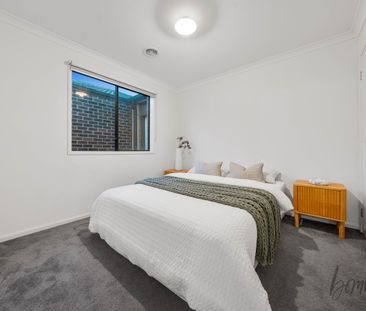 Spacious Family Living in Prime Mickleham Location - Photo 5