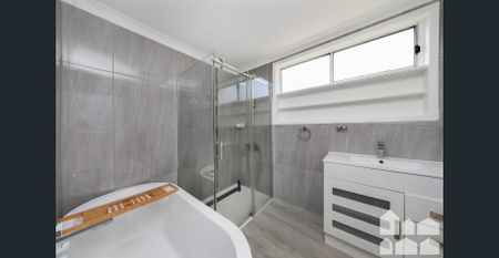 LOCATION LOCATION! - Photo 5