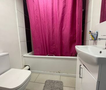 Room in a Shared House, Armistice Gardens, SE25 - Photo 4