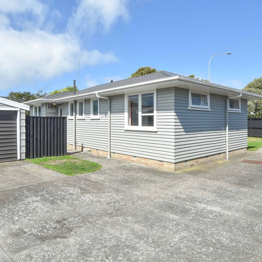 3 Bedroom/1 Bathroom + Garage - Photo 1