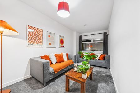 6 Bed Terraced House, Timber Dene, BS16 - Photo 3