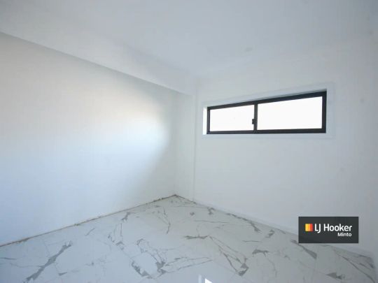 “As New two Bed Granny in Macarthur Heights” - Photo 1