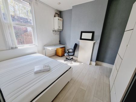 2 Bed Student Accommodation - Photo 3