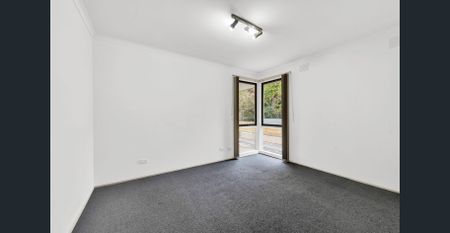 SPACIOUS 3 BEDROOM HOME ONE OF TWO ON THE BLOCK! - Photo 2