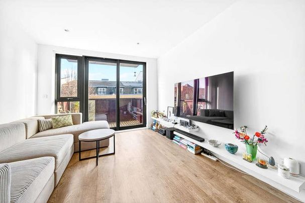 Bovet Court, Harford Street, Stpeney, London, E1 - Photo 1