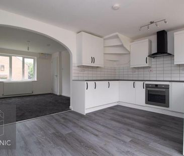 3 bedroom semi-detached house to rent - Photo 6